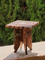 Indiai kisasztal összecsukható asztalka faragott intarziás 28x28x32cm virágtartó állvány