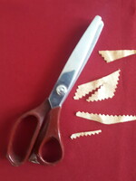 Japanese-made stainless zig-zag tailor's scissors