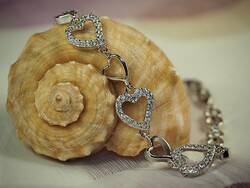 Bracelet depicting silver-colored (goldfilled) hearts