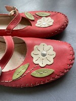 Angol ﻿Moshulu vajpuha tiszta bőr, csodás virágrátétes cipő - 41- es méret