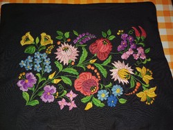 Kalocsa pattern embroidered pillow cover