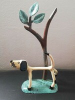 Régi pisilő kutya fém szobor