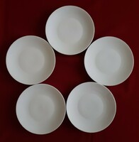 5 white cake plates with smooth lines