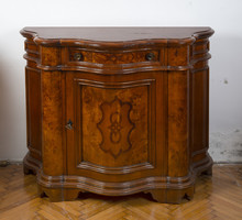 Chest of drawers with marquetry