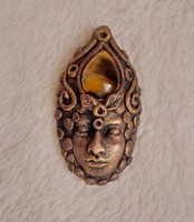 Bud(dh) the tiger's eye amulet
