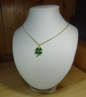 Green fire enamel 4 l. Clover pendant necklace, the chain links are incised.