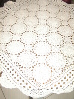 Tablecloth with antique hand-crocheted Art Nouveau notes