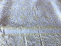 Damask tablecloth with pale yellow pattern (a013)