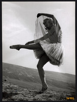 Nagyobb méret, Szendrő István fotóművészeti alkotása. Balerina fátyollal, tánc, művészet, 1930-as év