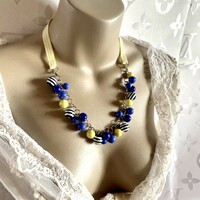 Striking Italian acrylic bead necklace, fun necklace with pretty pearl neck blue acrylic beads