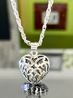 Stunning silver necklace and pendant
