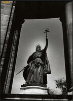 Larger size, a work of photography by Szendrő István. Szent István statue, Budapest, Heroes' Square, 1930s