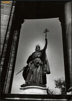 Nagyobb méret, Szendrő István fotóművészeti alkotása. Szent István szobor, Budapest, Hősök tere, 193