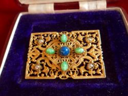 Antique filigree brooch with beautiful flawless stones