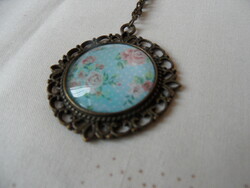 Metal necklace with beautiful pendant