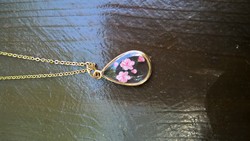 Chain with pink floral drop-shaped pendant
