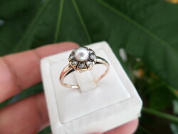 Antique gold ring with pearls and diamonds