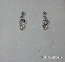 Silver-colored earrings with high-gloss zirconia stones, hard to wear