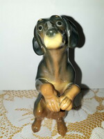 Ens dachshund 13.5 cm high. Hardly noticeable chipping on the right back toe. Charming, lifelike piece. 14000+