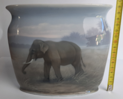 Elefántot ábrázoló kézzel festett porcelán Kaestner váza  (Friedrich Kaestner)