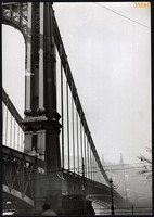 Nagyobb méret, Szendrő István fotóművészeti alkotása. Budapest, Erzsébet híd, Gellért-hegy, 1930-as