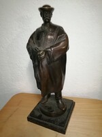 Beszédes János László (1874-1922)-Pipáját tömő csikós, nagyméretű bronz szobor