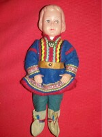 Antik 20 cm-es Lappföldi Finn népviseletes baba szép állapotban a képek szerint