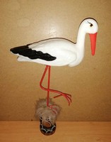 Retro műanyag gólya figura, fém lábakon, fa talpazaton - 56 cm magas