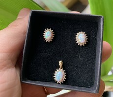 Gold earrings and pendant set with opal stones 14 k