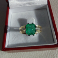 231T. Kolumbiai Smaragd 1,5Ct 14k arany 3,18g Soliter gyűrű, áttetsző méregzöld kővel