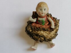 Koros, régi, porcelán mini baba, eredeti ruhájában 81.
