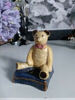 Bájos és ritka, Staffordshire kerámia figura 9 cm magas, maci, teddy bear