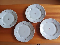 Régi Zsolnay tányérok különböző mintával kepek  szerint