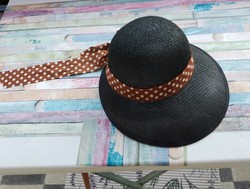 Black straw hat