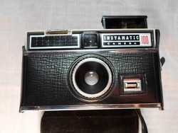 Kodak instamatic 100, analog camera (vintage, 1960s)