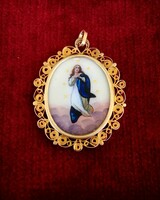 Photo holder filigree gold pendant with enamel picture, 11 grams