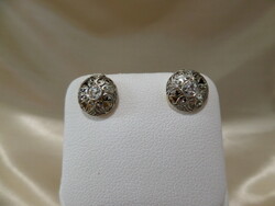 Pair of antique white gold stud earrings with 11 diamonds