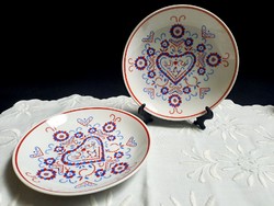 2 db Hollóházi Buzsáki vézás mintával festett porcelán fali tál, tányér 15 cm