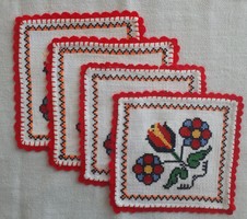 Table set of 4 cross-stitches