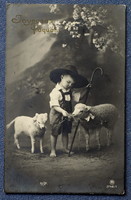 Antik Húsvéti üdvözlő fotó képeslap kisfiú bárányokkal