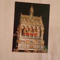 Photo of the saint's right and the Neo-Gothic reliquary