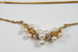 Gold collier with diamonds and pearls