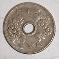 Japan 50 yen punched (627)