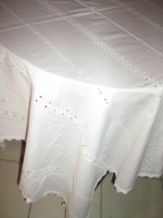 Álomszép elegáns fehér szélén csipkés madeira vászon terítő garnitúra 4 darabos