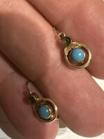 Showy small 14 kr gold earrings decorated with beautiful turquoise for sale! Price: 28,000.-