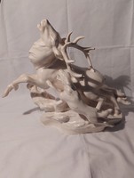 L.Hota szarvasvadászat jelenet porcelán szobor