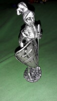 Szépen kidolgozott ezüstszínű mini szobor páncélos lovag figura 12 cm szép állapot a képek szerint