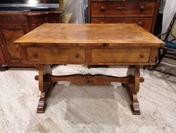 Biedermeier table with 2 drawers