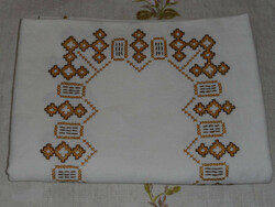 Linen tablecloth with hand embroidery