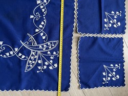 Blue marigold embroidered tablecloth with 3 napkins